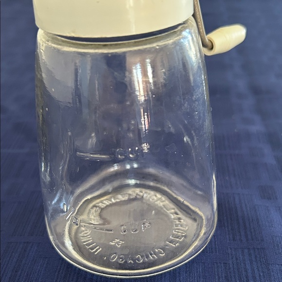 Vintage Federal Housewares Nut Grinder H 7 in diameter 3 in - Picture 3 of 5